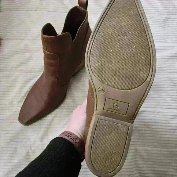 G by Guess Brown ankle boots.  Size 9.5. Gold zipper on outside. - Picture 8 of 12